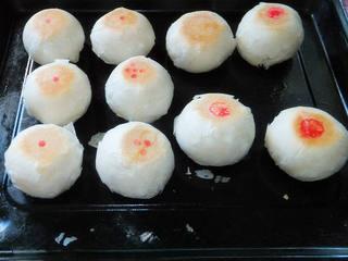 Red Bean and Jujube Paste Pastries step 19: Preheat the oven to 170°C (340°F). Bake for 10 minutes, flip, bake another 10 mi