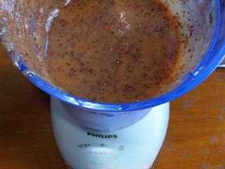 Red Bean and Jujube Paste Pastries step 8: Blend the cooked jujubes into a smooth paste with a small amount of water, then 