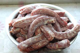 Spicy Braised Duck Necks step 2: Rub the duck necks with vinegar and rinse well to help remove any gamey odor.