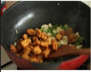 Cumin Chicken with Spicy Chili Crunch step 6: Return the fried chicken to the wok and toss briefly to combine. Turn off the he