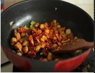 Cumin Chicken with Spicy Chili Crunch step 7: Add the spicy crispy chili crunch and mix well before serving.