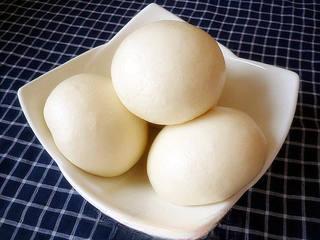 Steamed Milk Bread Rolls step 9: Turn off the heat and let the rolls rest in the covered steamer for 3 to 5 minut