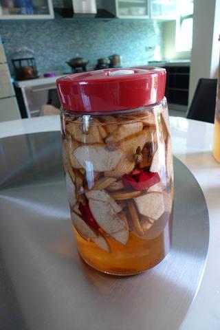 Rose Apple Vinegar Drink Recipe step 6: Seal the container and store it in a cool, dark place for about two weeks. Strai