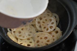 Lotus Root and Pork Stir-Fry step 13: Add a splash of water if the wok becomes too dry.