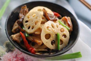 Lotus Root and Pork Stir-Fry step 17: Transfer to a serving plate and serve immediately.
