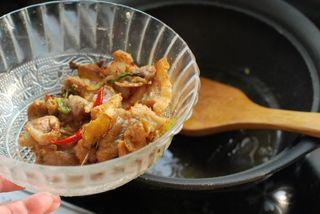 Lotus Root and Pork Stir-Fry step 8: Cook for another few seconds, then remove the pork from the wok.